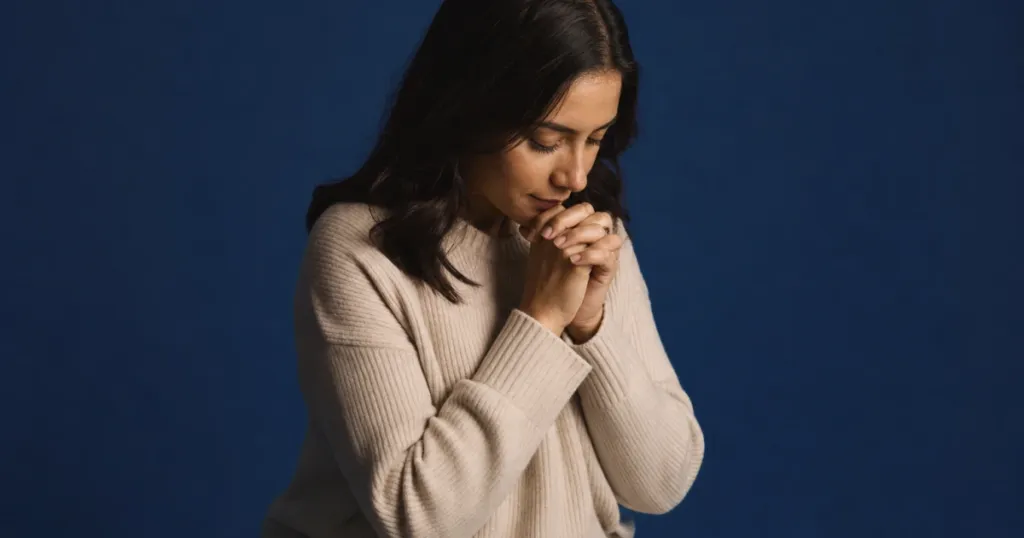 No tienes que gritar para que Dios te escuche. Salmos 145:18