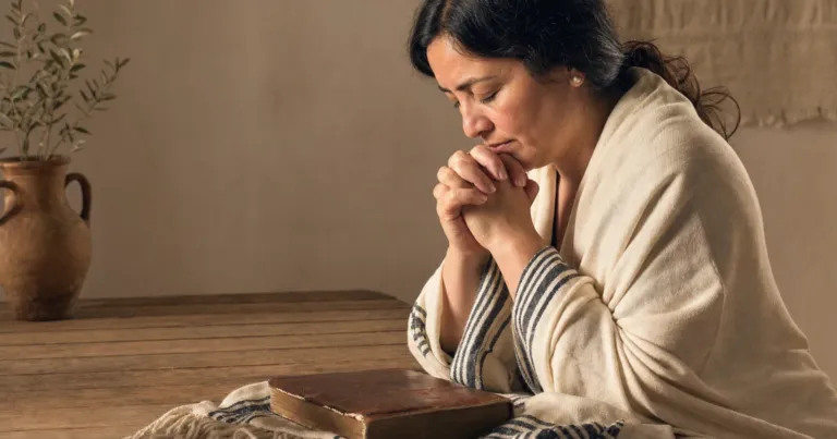 Cuando ya no te quedan fuerzas, hay Alguien que te levanta. Santiago 5:15